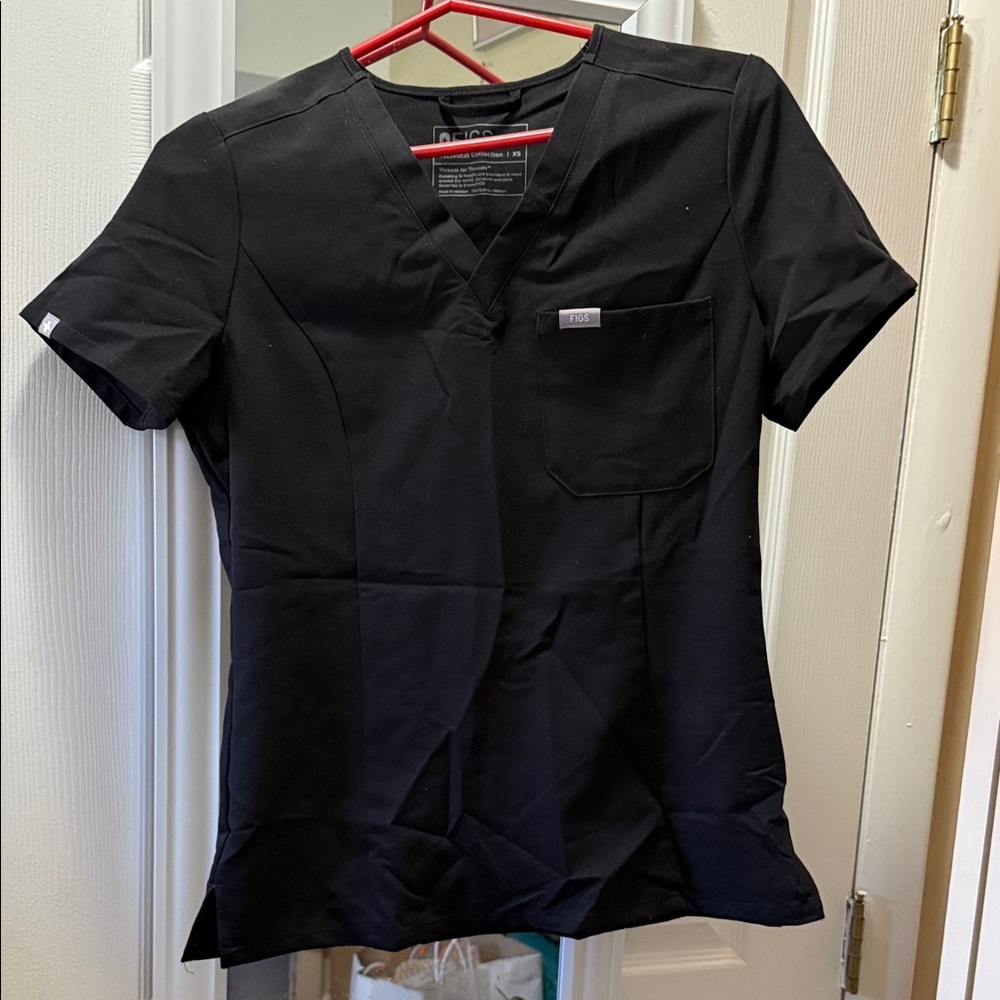 Figs Black Catarina slim scrub top